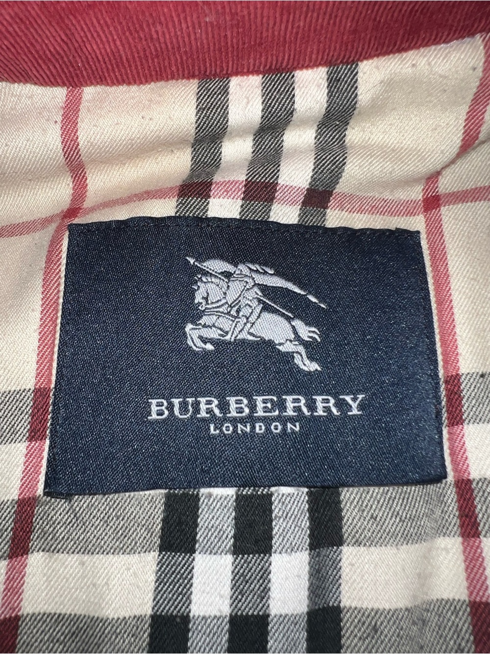 Burberry Vintage Quilted Women's Coat in Burgundy - Picture 4 of 14